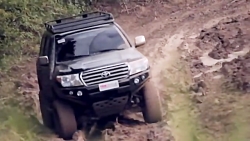 تویوتا لندکروزر آفرود