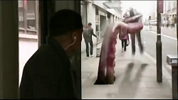 هیولا و شهاب سنگ در ایستگاه ات...