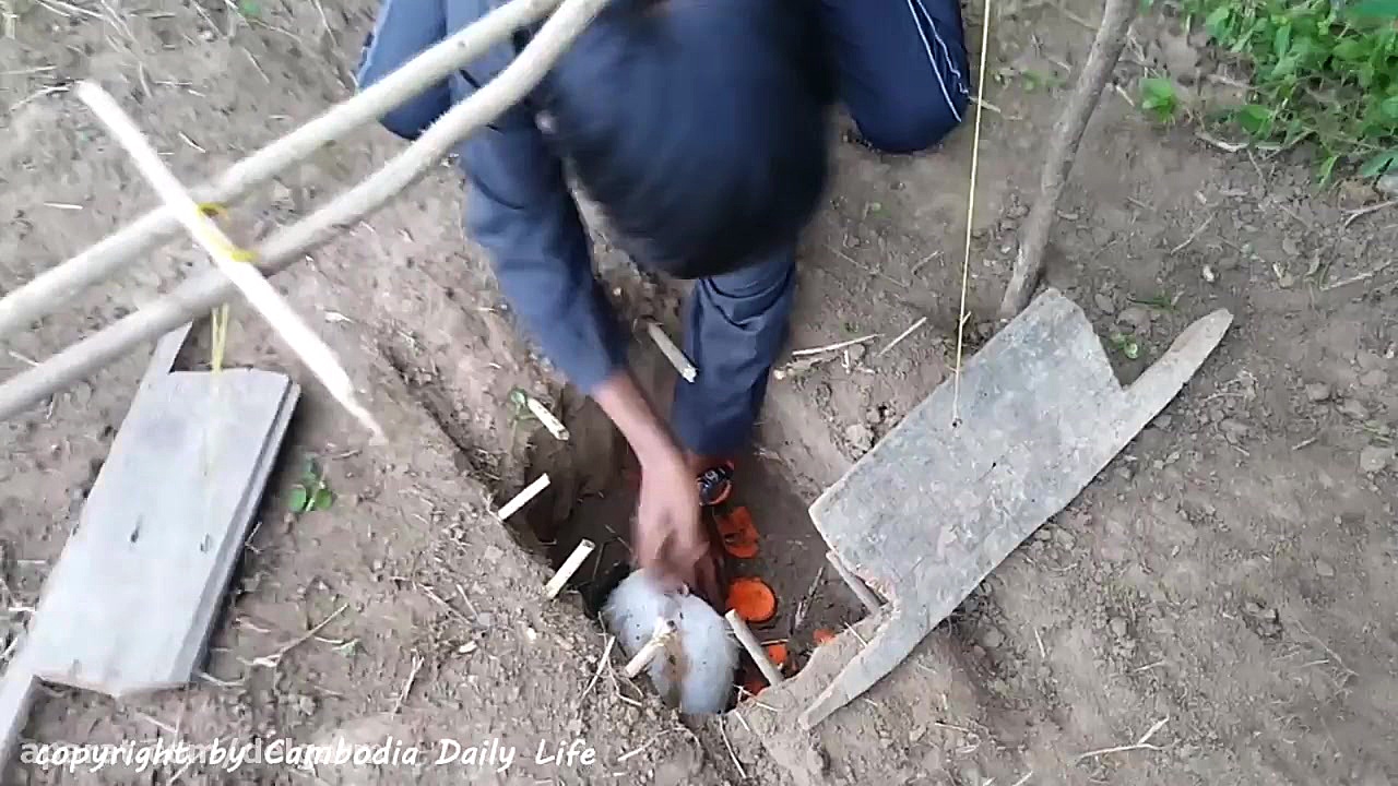 The First Rabbit Trap With Deep Hole by Smart Boy - How To Trap Rabbit That Work گیمر دماغ‌آلبالویی