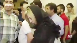 علیرضا خمسه در کنار همسرش