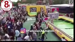 علی کریمی و هواداران در حال تماشای بازی تیم ملی ایران