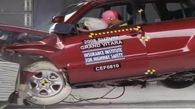 Suzuki Grand Vitara in IIHS crash test انتروپیون