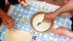 وقتی تو خوابگاه غذا میخوری