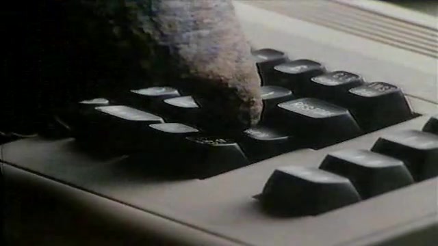 Commodore 64 - Elephant Sitting (UK) زمان30ثانیه