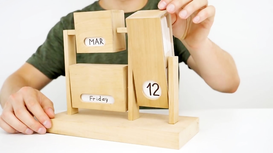 DIY Endless Calendar from Wood