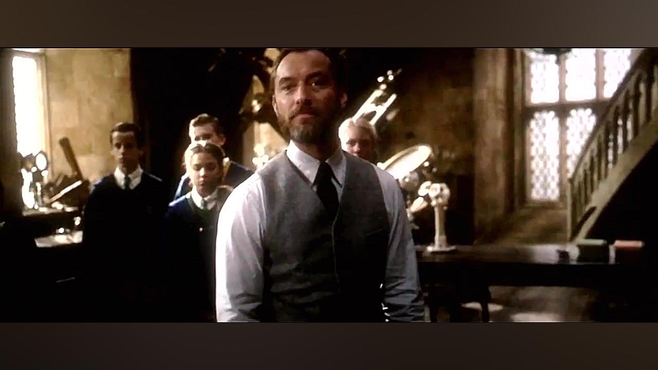 دانلود و تماشای فیلم Fantastic Beasts The Crimes of Grindelwald 2018 زمان7428ثانیه