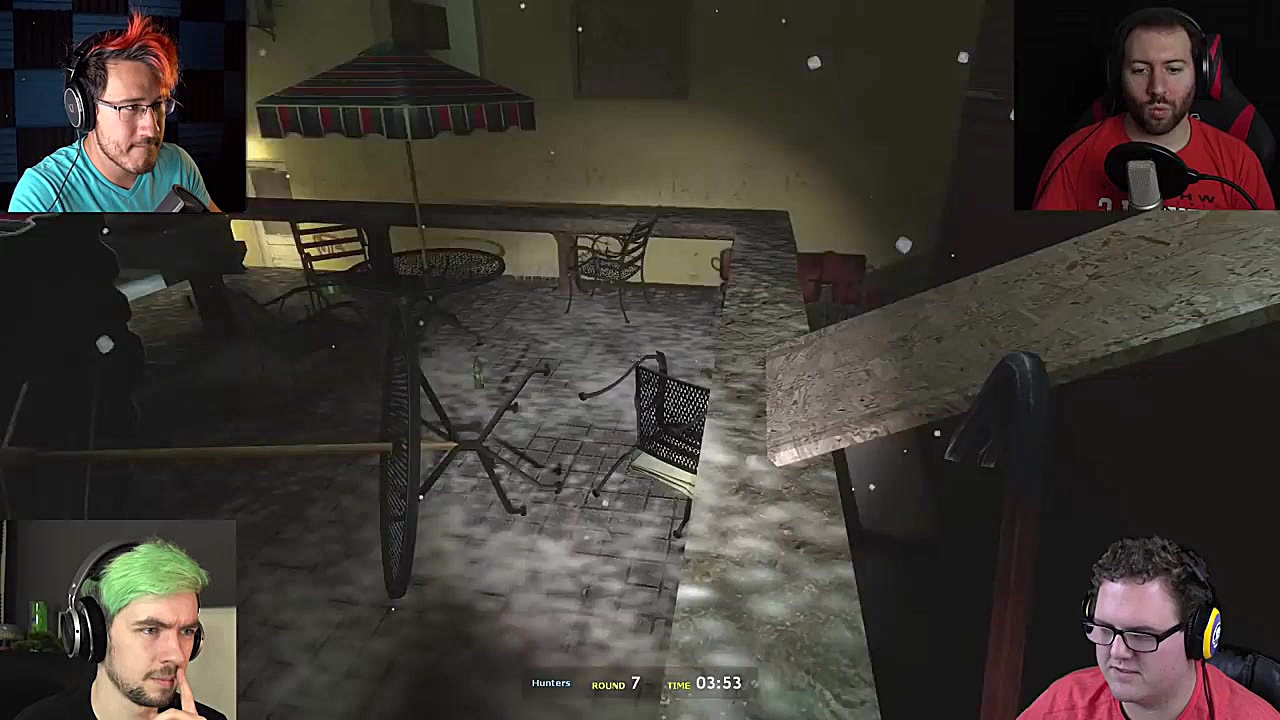 A CHRISTMAS MIRACLE!! | Prop Hunt #40 زمان1477ثانیه