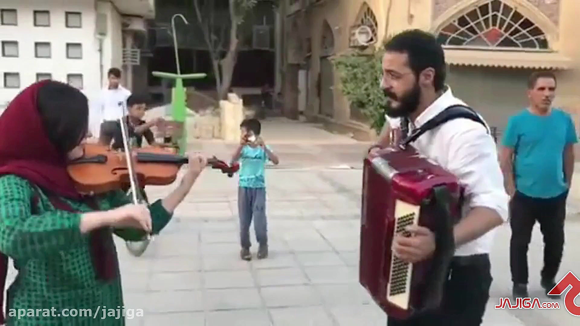 پوستر بزرگ