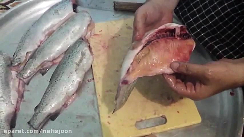 آموزش پوست کندن ماهی و گرفتن استخوان عصب‌کشی