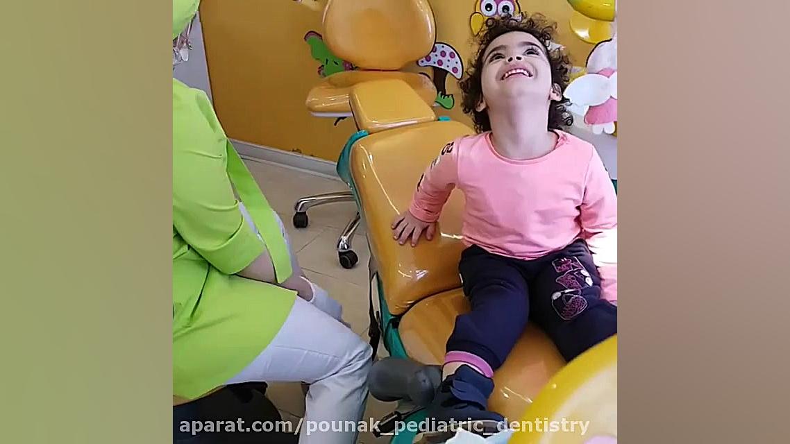 دکتر ایلناز صدرا متخصص دندانپزشکی کودکان پریودنتیکس
