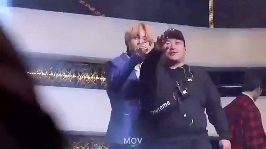 وقتی تهیونگ دنبال مامان باباش میگرده و...v,bts وقتی تهیونگ دنبال مامان باباش میگرده و...v,bts