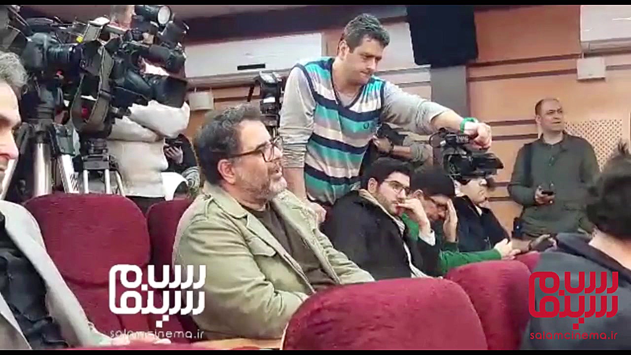 اعتراض محسن امیر یوسفی در نشست جشنواره فجر ۳۷ زمان30ثانیه