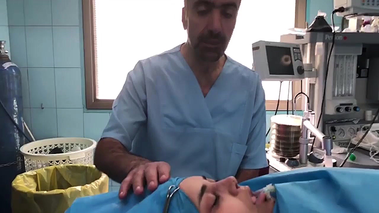 اتاق عمل جراحی بینی توسط جراح بینی تهران پزشکی شخصی‌سازی‌شده سطح یاخته‌ای