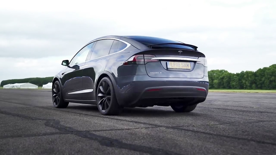 رقابت آئودی RS4 با تسلا مدل X...