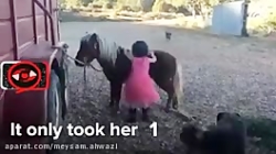 کار جالب و خنده دار دختر کوچول...
