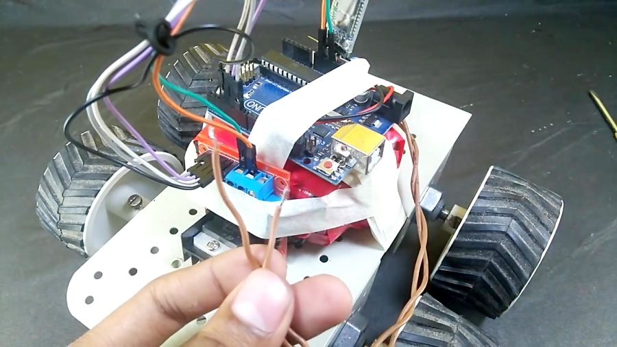 How to make gesture control robot car using arduino smartphone