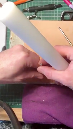 طراحی بر روی چرم طبیعی