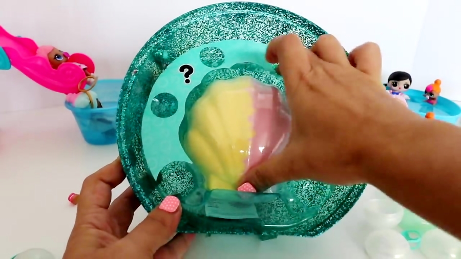 Muñecas L.O.L. abriendo Bola...