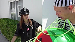 کاتیا برای کمک کردن به آقای پز...