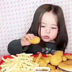 کلیپ بامزه... از این بچه ها یک...