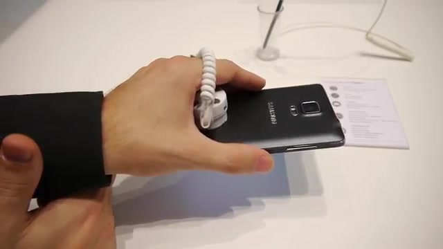 Playing with the Note 4's new UV and SpO2 sensors ترمیم لبخند لثه‌ای