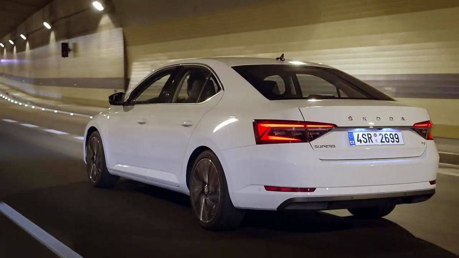 Škoda Superb 2020 first look exterior interior details (FACELIFT model)