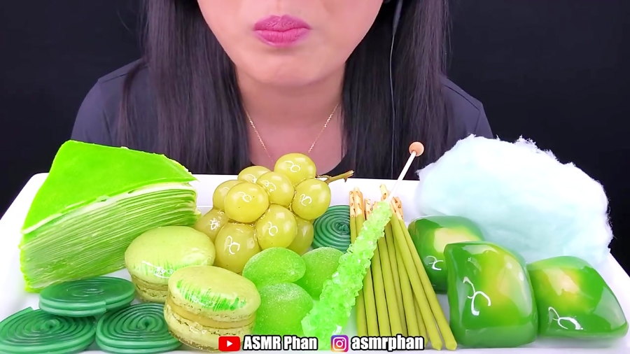 چالش خوردن کیک ، موچی ، آبنبات