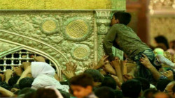 ۷ آیا بوسیدن ضریحی که از جنس چ...