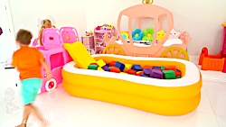 بازی دیانا و روما با عروسک و ا...