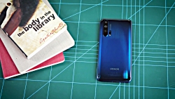 جعبه‌گشایی و نگاه نزدیک به آنر...