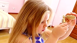 دیانا با عروسک های کودک و اسبا...