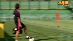 رقابت مسی برای انداختن توپ در...