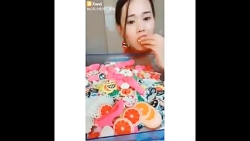 خوردن شکلات های یخی یامییییی