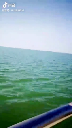 دو دریا با رنگ متفاوت اب شور و...