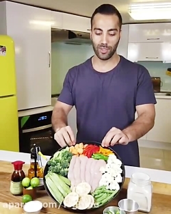  مزّه دار کردنِ مُرغ و سبزیجات...