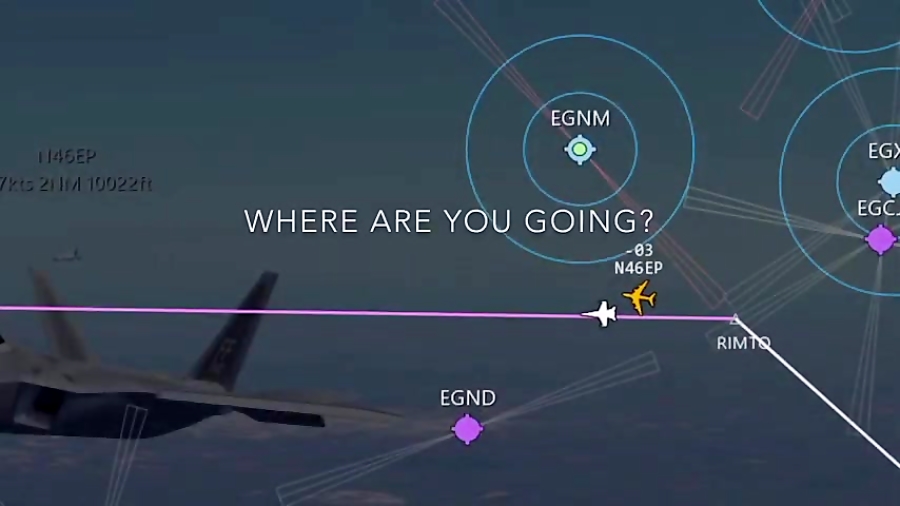 سوتی هنگام اسکورت هوایی هواپیما در آسمان