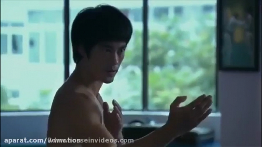 تمام سكانس هاي مبارزات بروسلی مقابل تمام اُستادان سبک های مختلف رزمیِ دنیا.