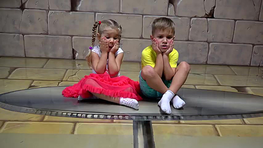 دیانا و راما Roma and Diana plays at the 3D Art in Paradise MUSEUM, جوانسازی پوست