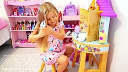 بازی دیانا با عروسک و اسباب با...