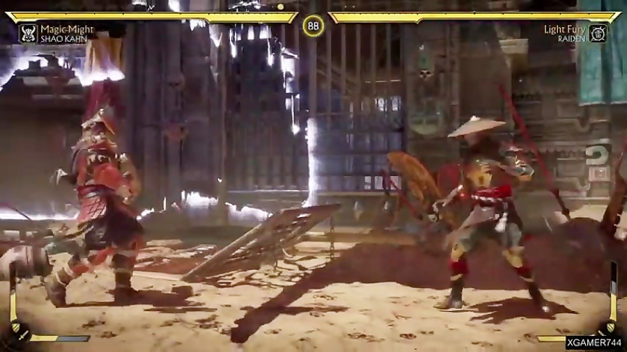 گیم پلی نبرد Shao Kahn با Raiden در بازی Mortal Kombat 11