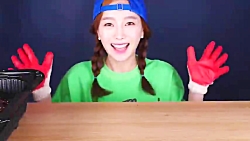 چالش خوردن خرچنگ بزرگ