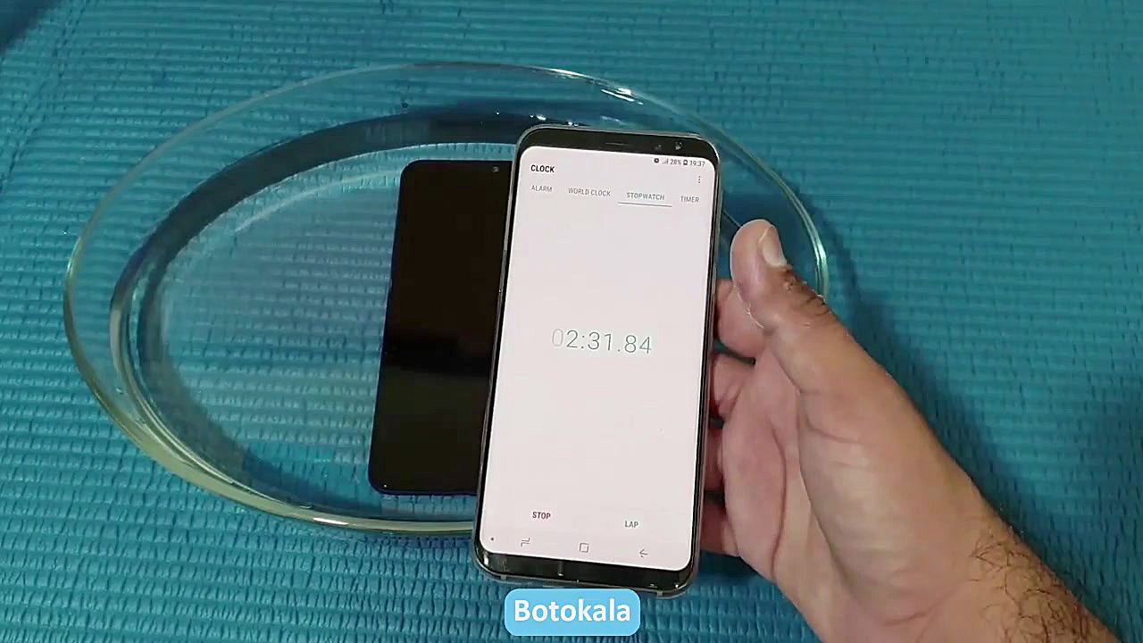 تست مقاومت گوشی Honor 8x در زیر آب تریلر