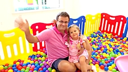 Diana play with New toys