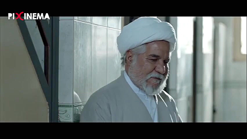 فیلم ژن خوک ، سکانس رفتن عماد و رضا به یک دستشویی و حضور روحانی زمان284ثانیه