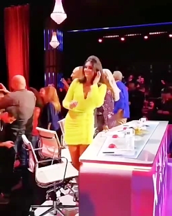 مهناز افشار در کنار خواننده‌ها...