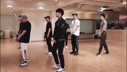 اکسو هنگام تمرین،فانی مومنت⁦:)...