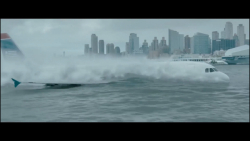 این هواپیما در رودخانه فرود آم...