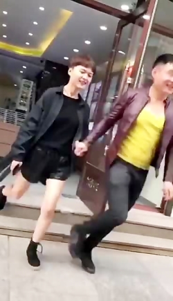 دوس دخترش زیاد اهل این سوسول ب...