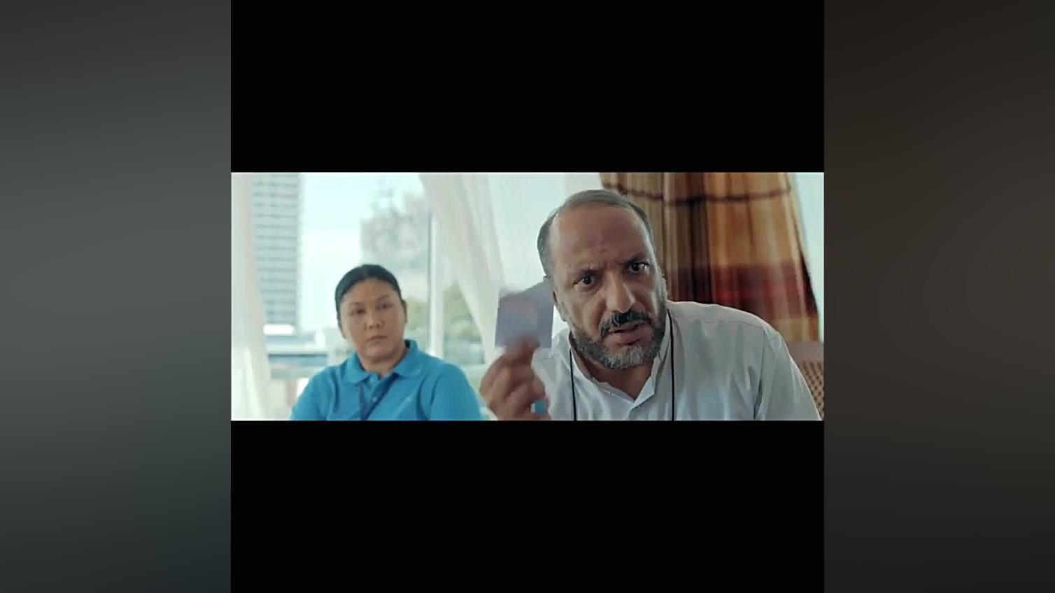سکانس فیلم چهار انگشتی ( جواد عزتی میگه شاید لخت از حموم میومدم) زمان64ثانیه