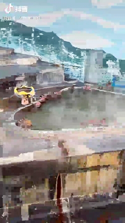 میمونها و چشمه آبگرم